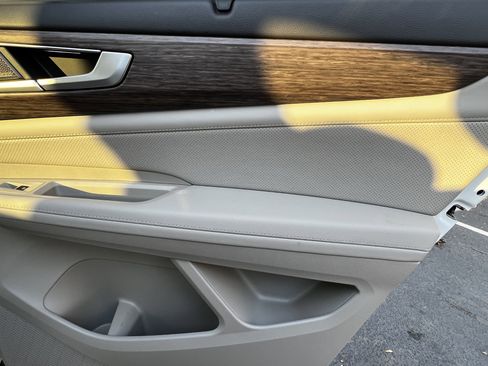 Used 2025 Volkswagen Atlas SEL Premium R-Line image 40