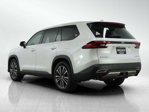 Used 2024 Toyota Grand Highlander AWD Hybrid image 3