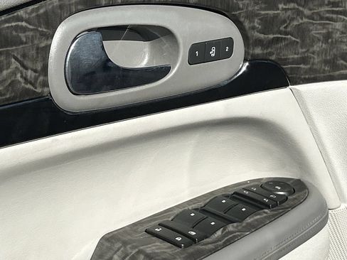 Used 2013 Buick Enclave Premium FWD image 21