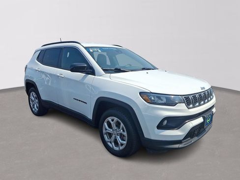 Used 2024 Jeep Compass Latitude AWD/4WD image 3