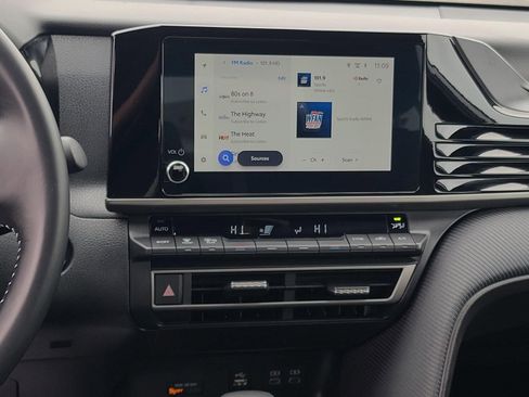 Used 2025 Toyota Camry LE image 16