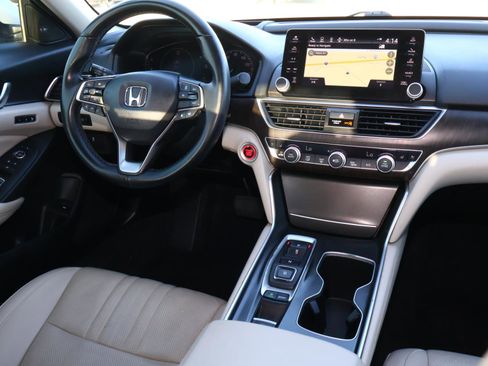 Used 2022 Honda Accord Touring image 9