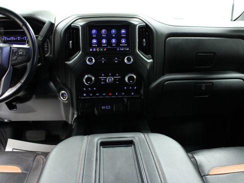 Used 2020 GMC Sierra 2500 AT4 w/ AT4 Premium Package image 18