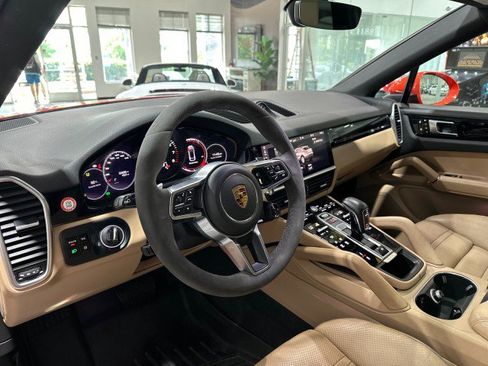 Used 2021 Porsche Cayenne Coupe AWD/4WD image 33