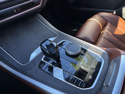 Used 2021 BMW X5 xDrive40i w/ M Sport Package image 24