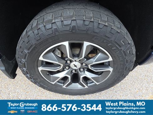 Certified 2022 Chevrolet Silverado 1500 RST w/ Z71 Off-Road Package AWD/4WD image 11