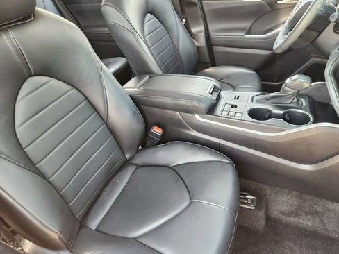 Used 2023 Toyota Highlander XLE FWD image 10