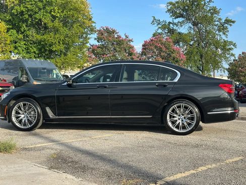 Used 2019 BMW 740i w/ Executive Package RWD image 3