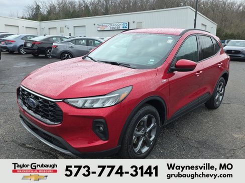 Used 2025 Ford Escape ST-Line Select AWD/4WD image 4