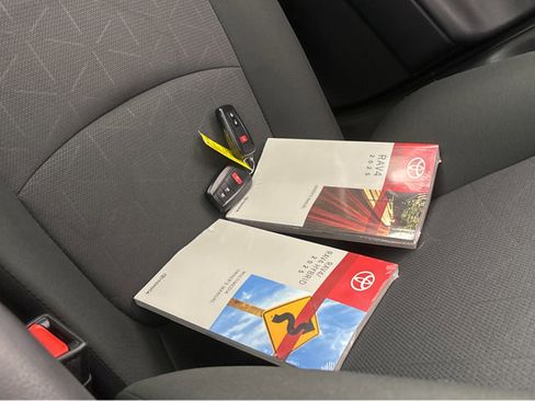 Used 2025 Toyota RAV4 XLE image 40