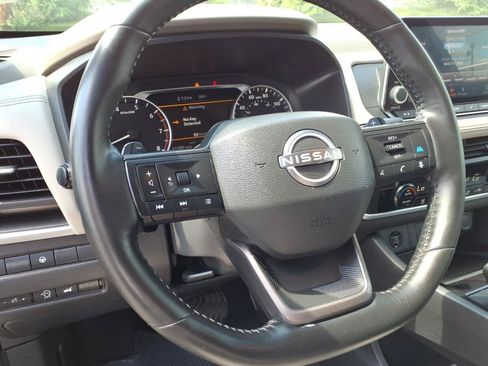Used 2025 Nissan Rogue SV AWD/4WD image 19