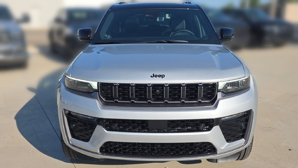 New 2026 Jeep Grand Cherokee Summit w/ Obsidian Package AWD/4WD image 8