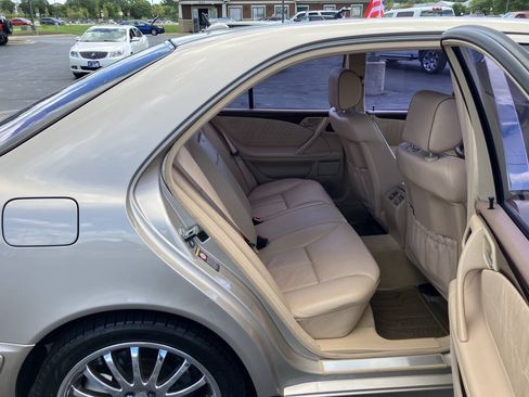 Used 2000 Mercedes-Benz E 320 Sedan image 21