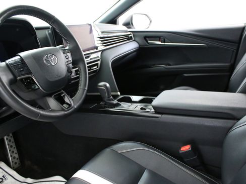 Used 2025 Toyota Camry SE w/ Convenience Package FWD image 21