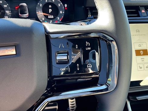 Used 2025 Land Rover Range Rover Evoque Dynamic SE image 19