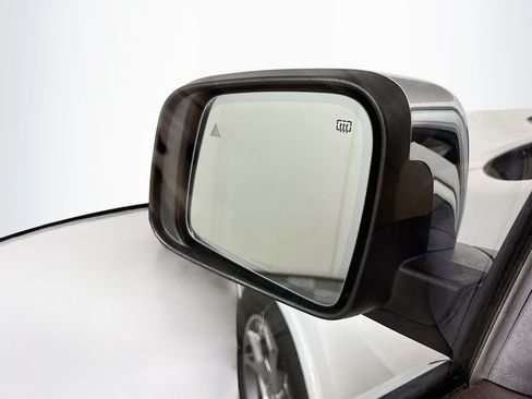 Used 2020 Jeep Grand Cherokee Overland RWD image 16