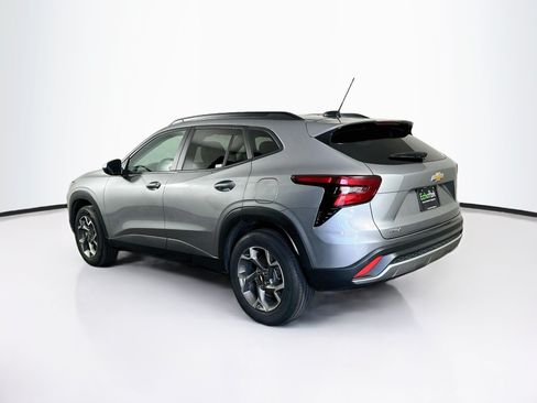 Used 2025 Chevrolet Trax LT w/ LT Convenience Package FWD image 5