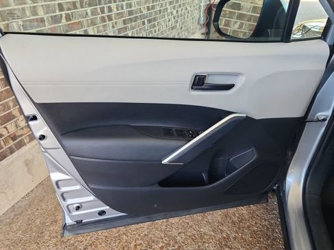 Used 2023 Toyota Corolla Cross LE FWD image 9