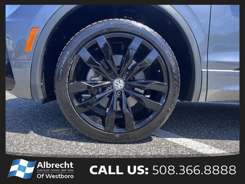 Used 2020 Volkswagen Tiguan SE R-Line AWD/4WD image 32