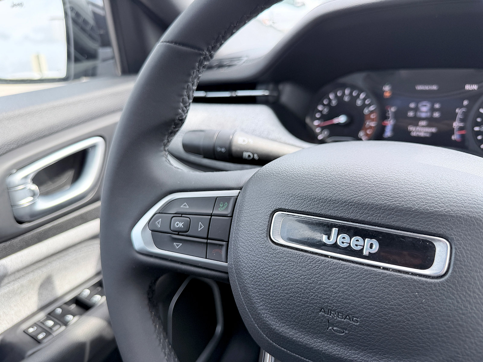 Used 2024 Jeep Compass Latitude AWD/4WD image 29