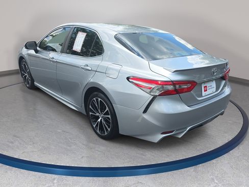 Used 2018 Toyota Camry SE w/ Moonroof Package FWD image 7
