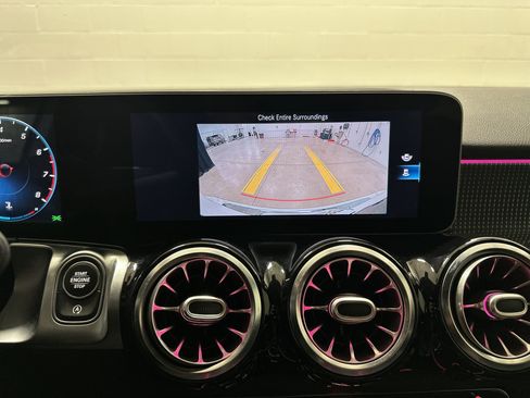 Used 2021 Mercedes-Benz GLB 250 4MATIC image 25