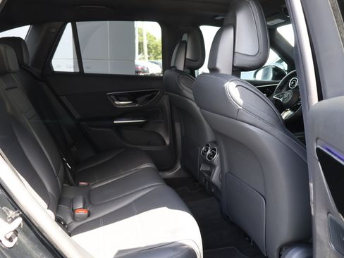 Used 2025 Mercedes-Benz GLC 300 4MATIC w/ Driver Assistance Package image 26