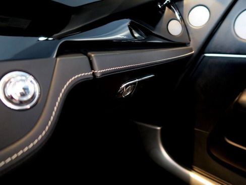 Used 2017 Rolls-Royce Dawn image 26