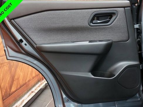 Used 2023 Nissan Rogue S image 40