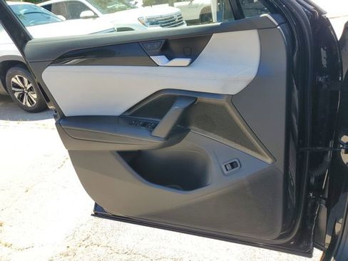 Certified 2025 Volkswagen Tiguan SE w/ Panoramic Sunroof Package AWD/4WD image 29