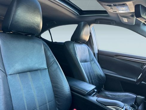 Used 2016 Lexus ES 300h image 31