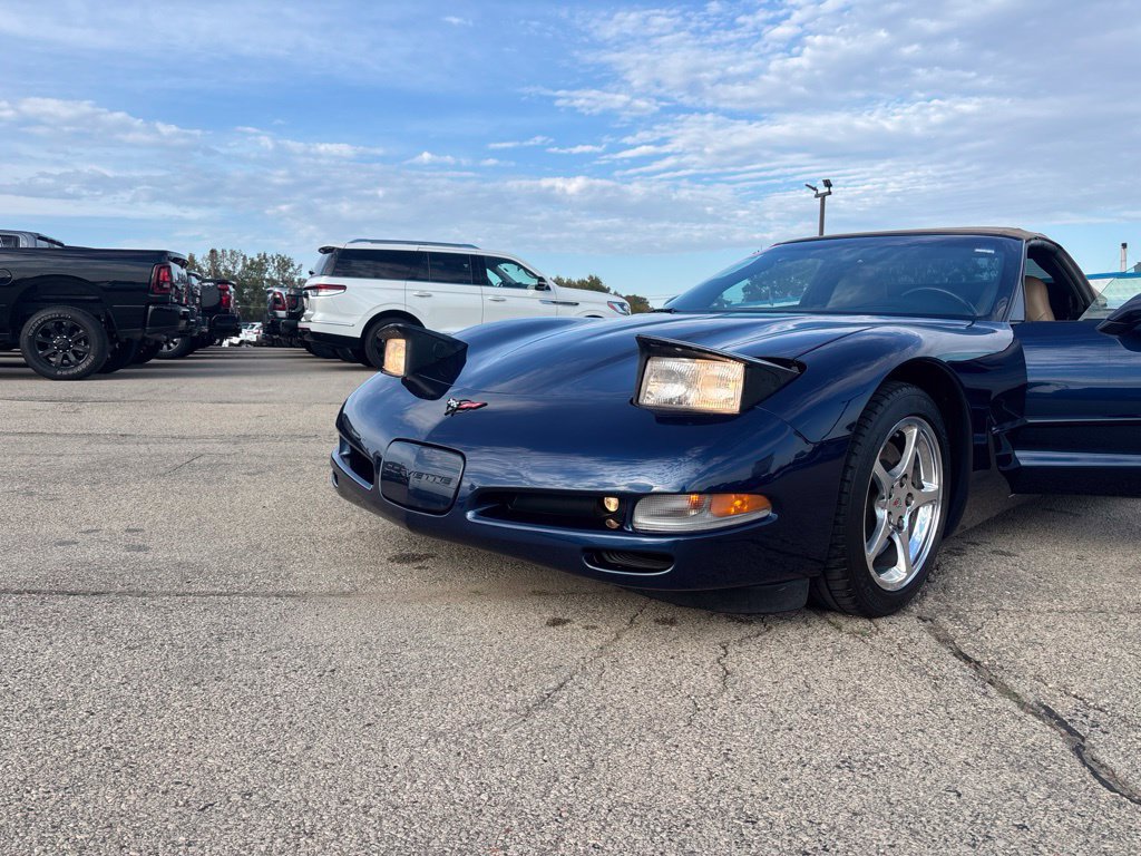Used 2001 Chevrolet Corvette Convertible w/ Preferred Equipment Group2 RWD image 19