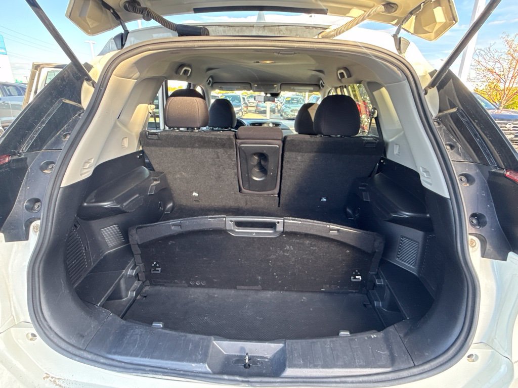 Used 2019 Nissan Rogue SV AWD/4WD image 13