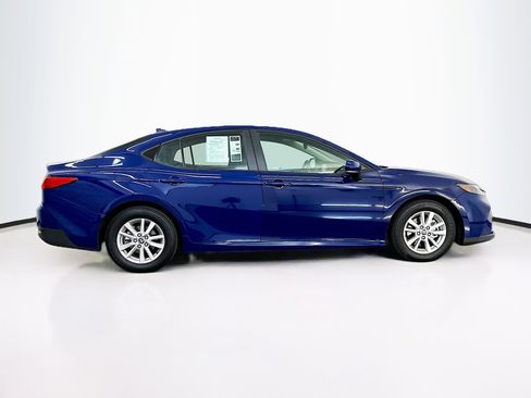 Used 2025 Toyota Camry LE image 10
