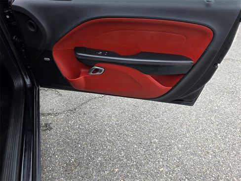 Used 2015 Dodge Challenger SXT Plus image 27