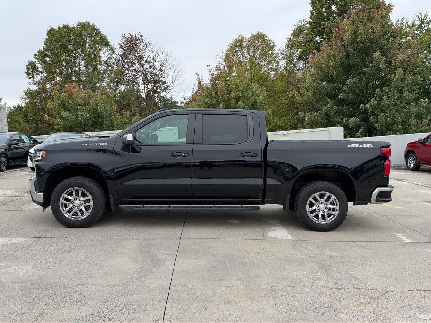 Used 2021 Chevrolet Silverado 1500 LT AWD/4WD image 2