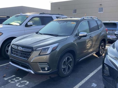 Used 2024 Subaru Forester Touring w/ Convenience Package image 2