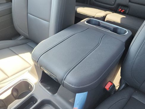 New 2026 GMC Sierra 1500 SLT image 31