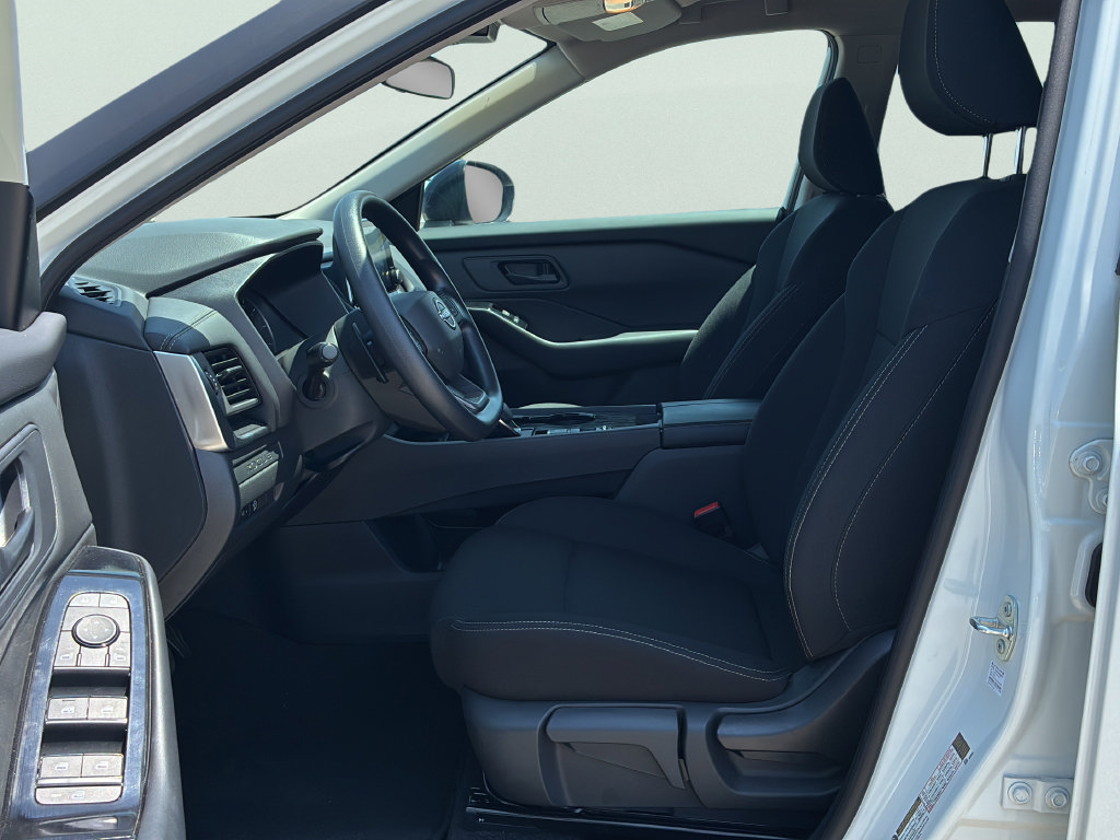 Used 2025 Nissan Rogue S FWD image 22