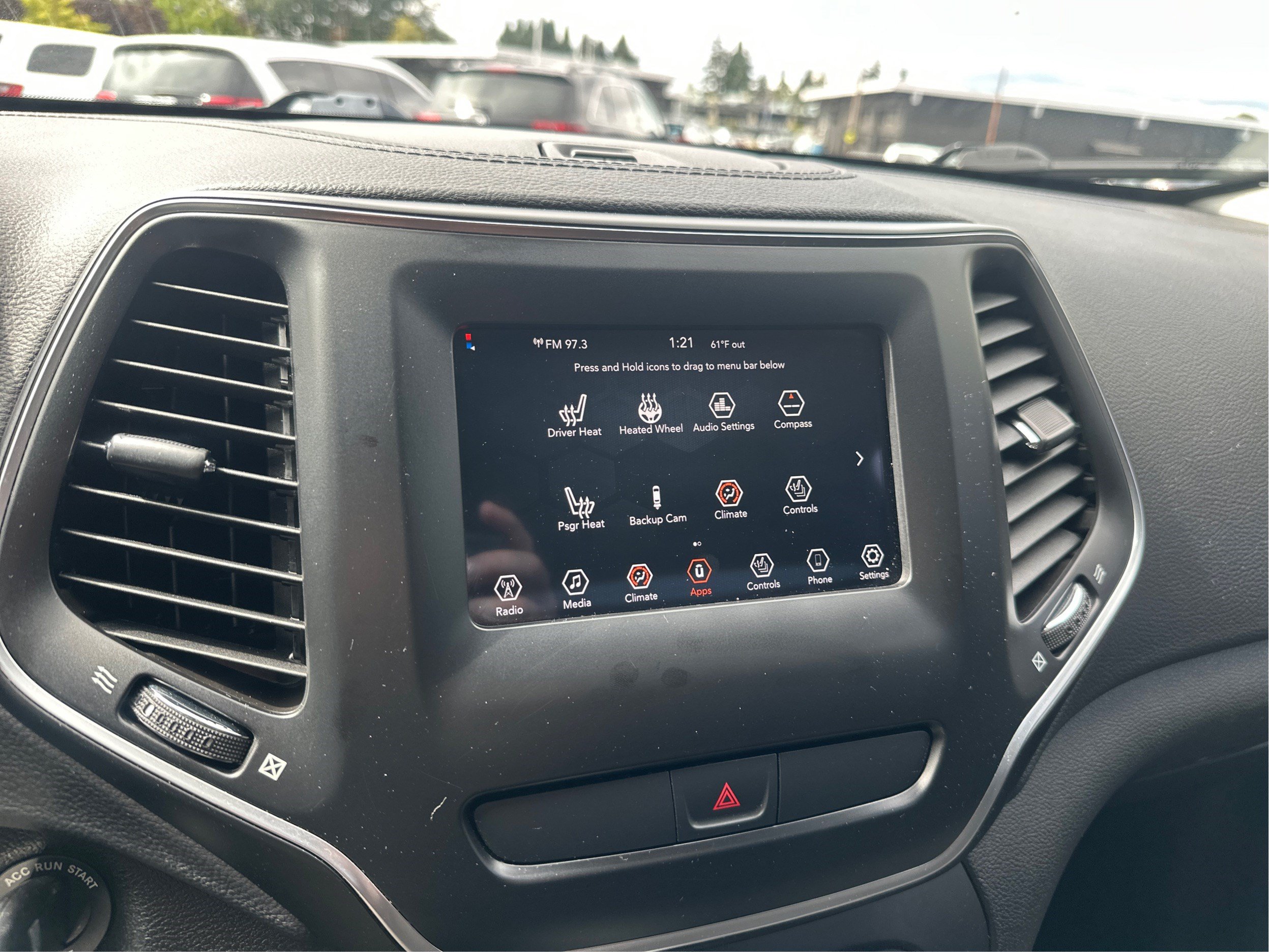 Used 2019 Jeep Cherokee Latitude w/ Cold Weather Group AWD/4WD image 14