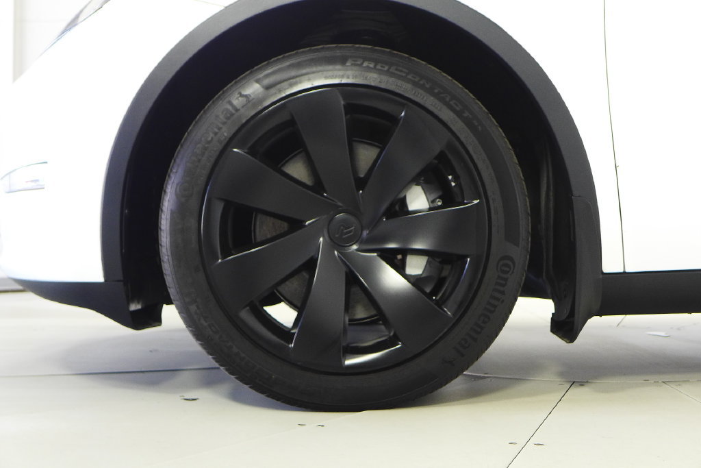 Used 2023 Tesla Model Y Long Range AWD/4WD image 5