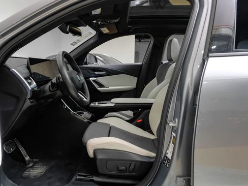 Used 2025 BMW X2 xDrive28i image 4