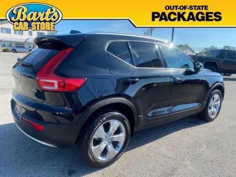 Used 2022 Volvo XC40 T4 Momentum image 6