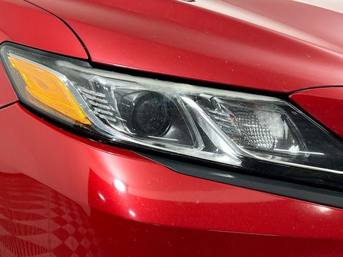 Used 2019 Toyota Camry SE image 12