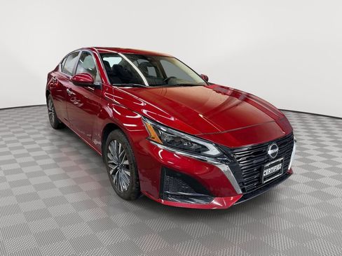 Used 2023 Nissan Altima 2.5 SV w/ SV Premium Package AWD/4WD image 2