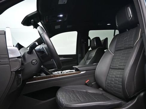 Used 2025 Cadillac Escalade Sport Platinum w/ LPO, Floor Liner Package AWD/4WD image 10