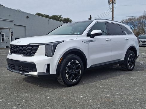 Certified 2025 Kia Sorento S w/ Panoramic Sunroof Package image 3