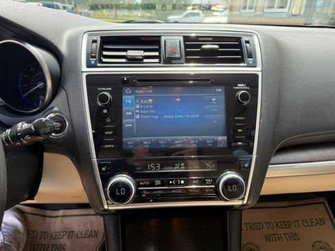 Used 2018 Subaru Outback 3.6R Limited AWD/4WD image 6