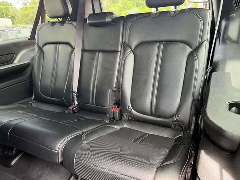 Certified 2024 Jeep Wagoneer L Series II w/ Flexible Seating Group AWD/4WD image 16