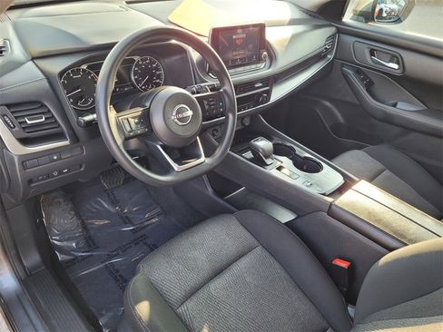 Used 2024 Nissan Rogue SV image 7